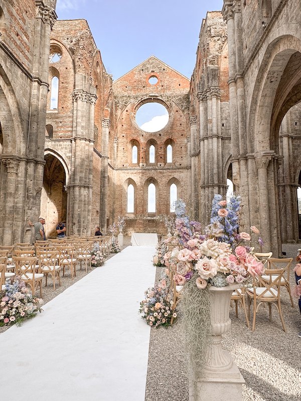 abbazia di san galgano - Tuscany wedding venue - Tuscany wedding abbazia san galgano - italian florist-3.jpg