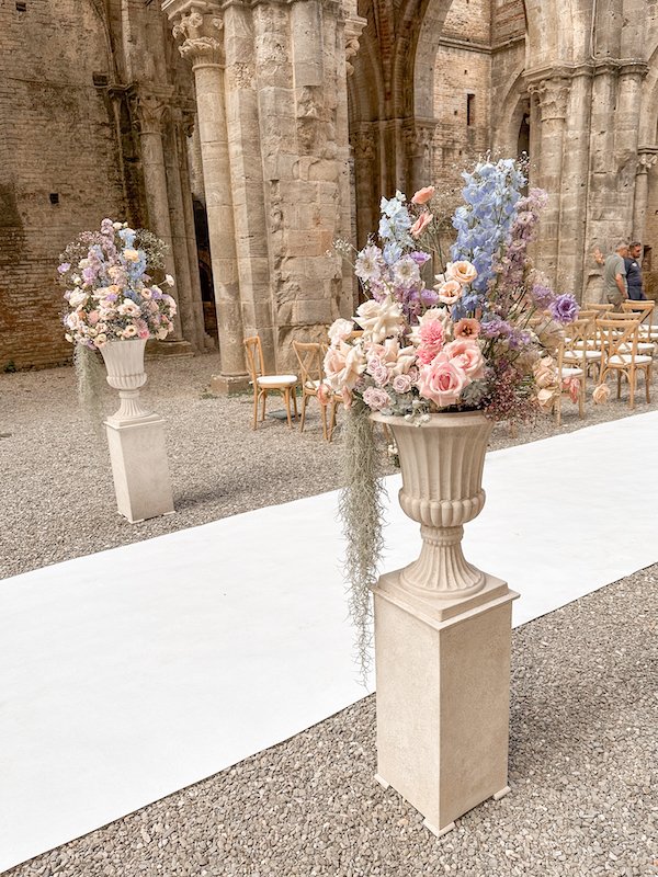 abbazia di san galgano - Tuscany wedding venue - Tuscany wedding abbazia san galgano - italian florist-2.jpg