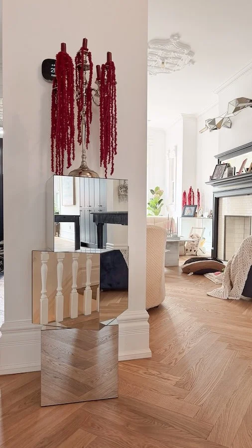 Ikea mirror cube hack - mirrored nightstand DIY - Trendy DIY Side table.