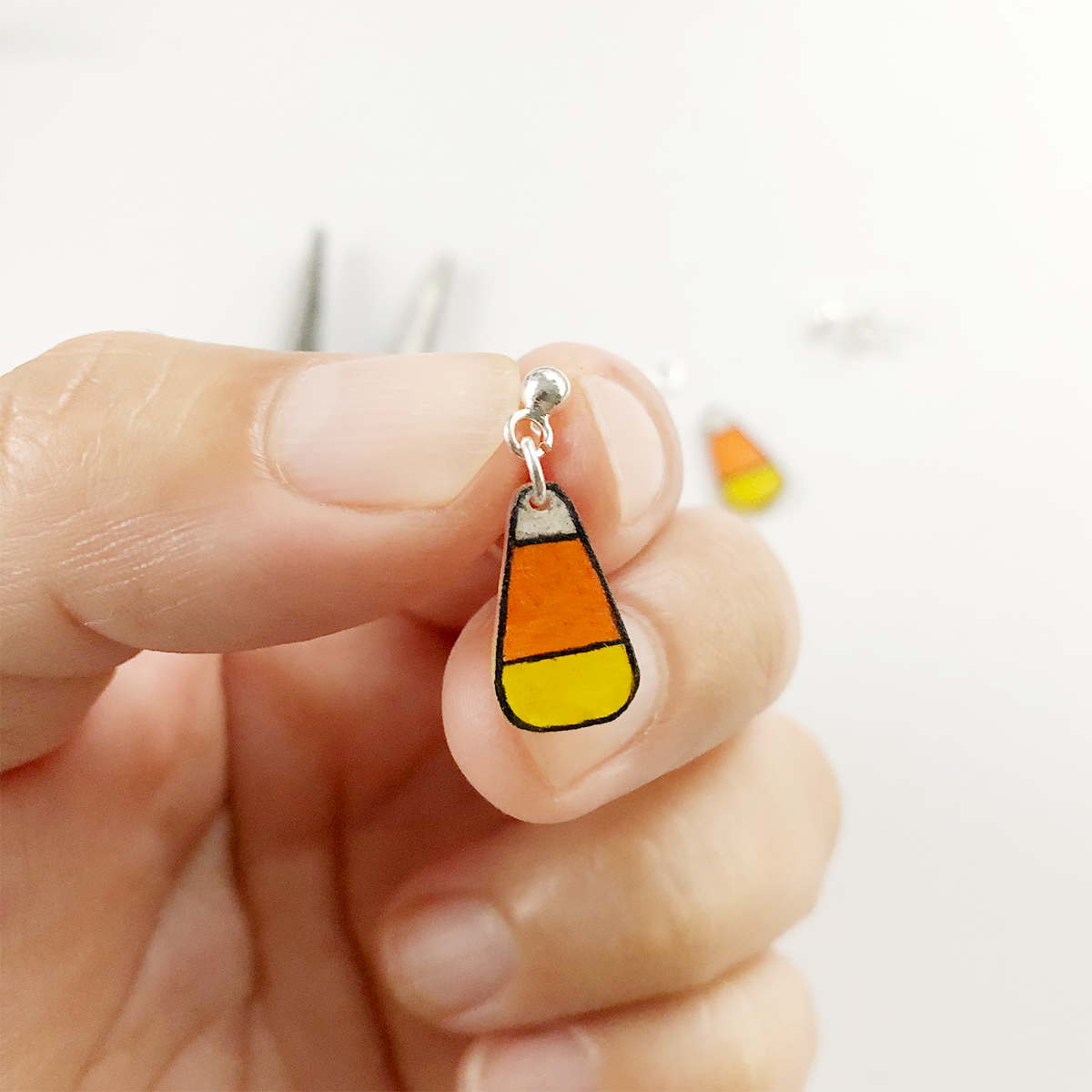 DIY-Halloween-Earrings-belia-simm-blog-12.png