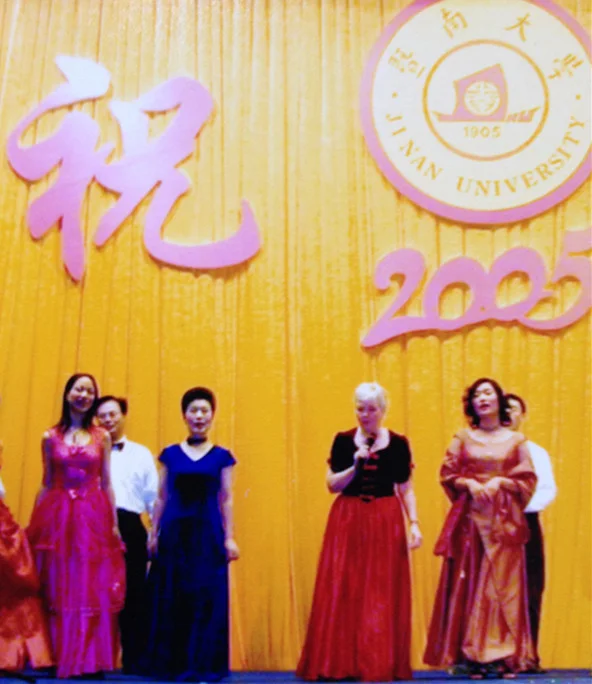 《试论国际友人在提升中国文化软实力方面的独特作用》