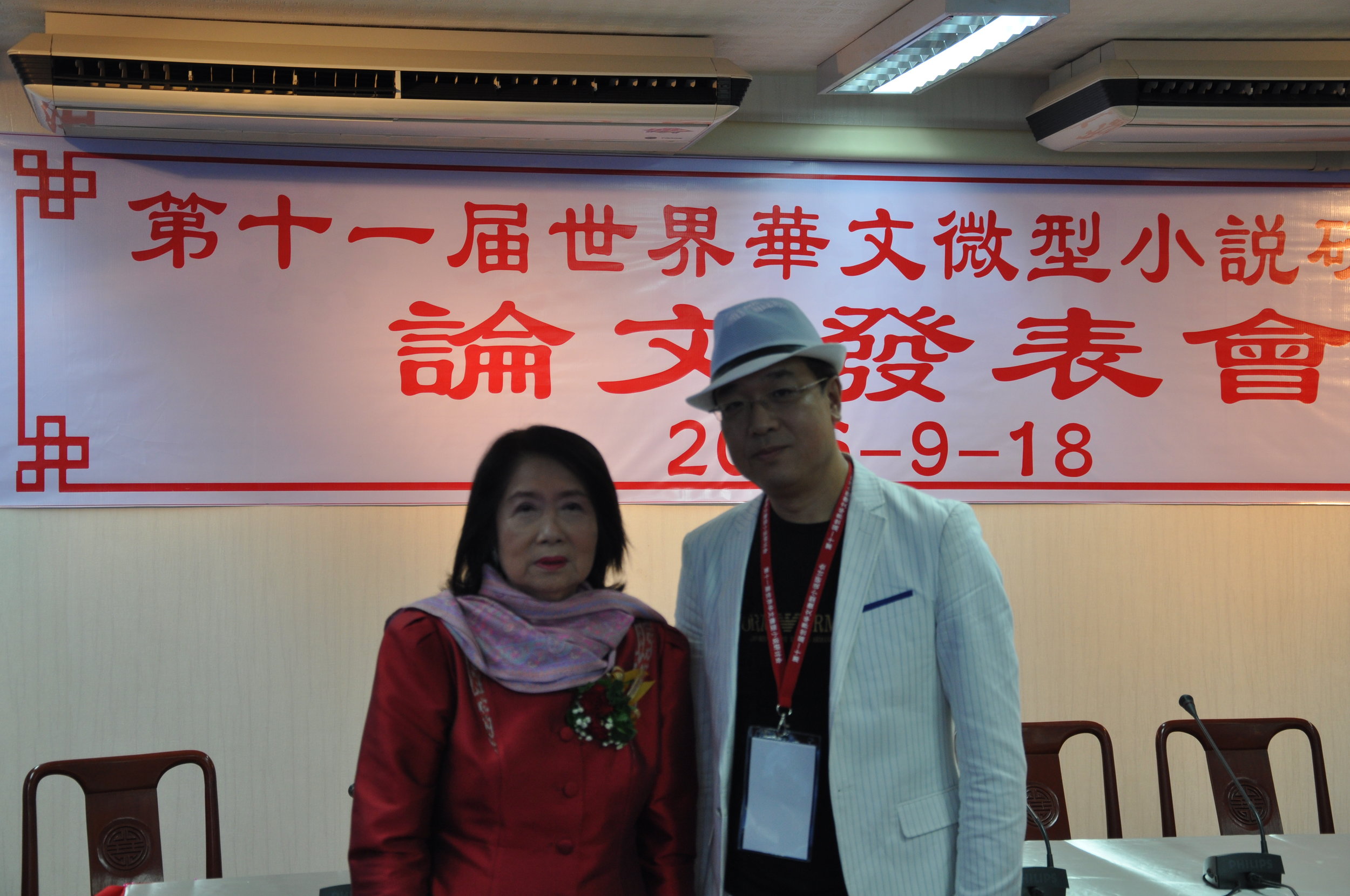 美中作协顾问李凡予与泰国华文作家协会梦莉会长合影留念