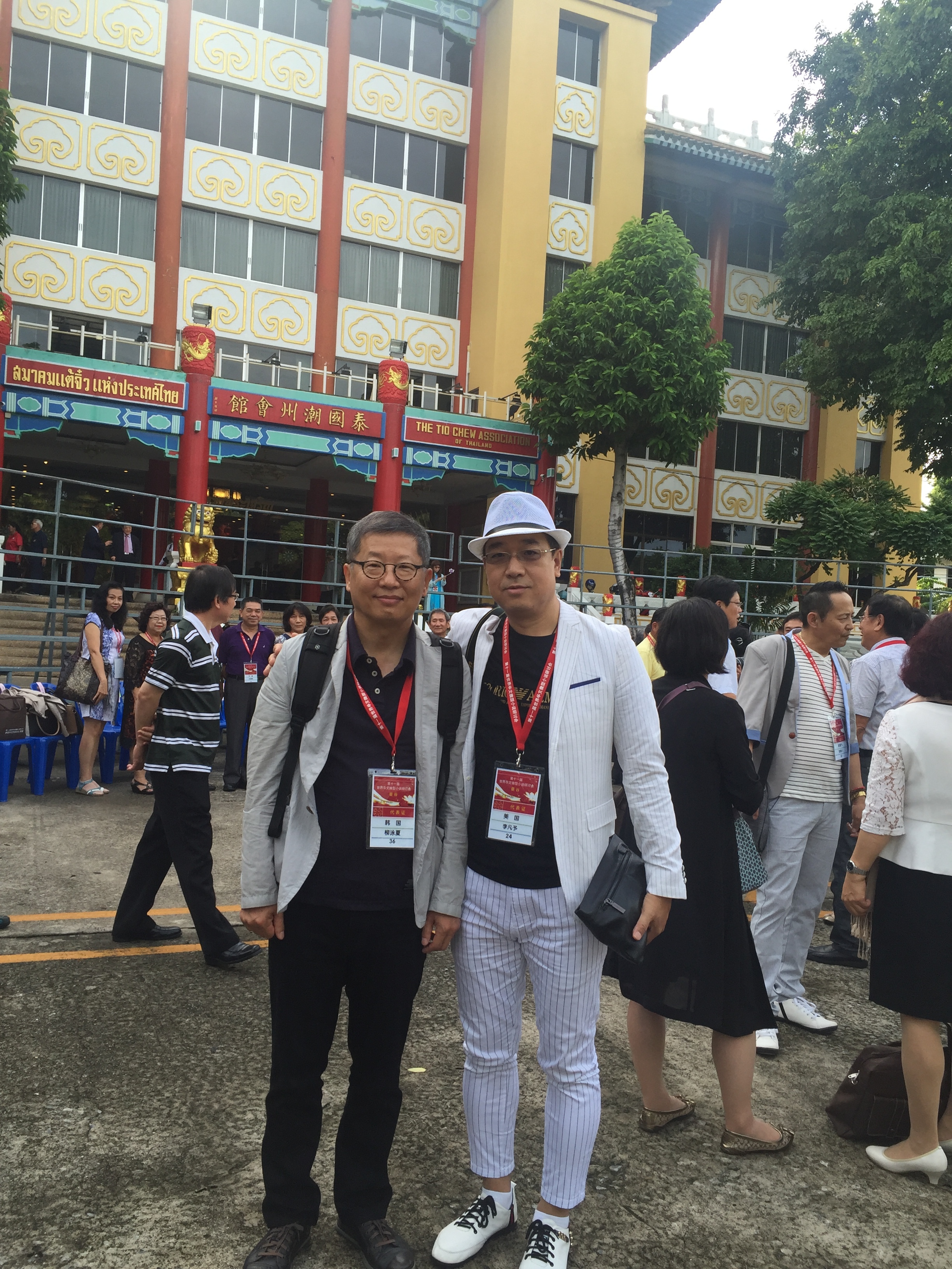 会上,李凡予与韩国非华裔著名汉学家、白石大学教授柳永夏一同探讨了从韩国汉语热、中国韩剧热以及两国民风民俗、思维方式对文学创作的影响。