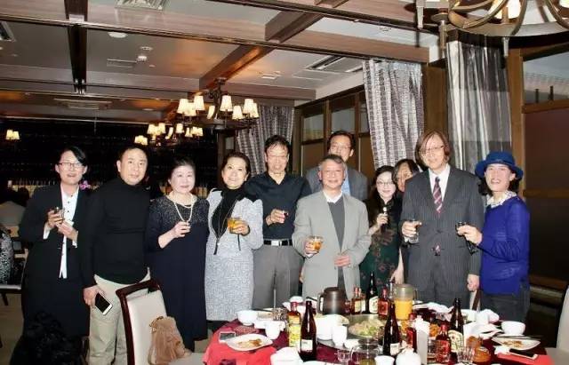 (左3华纯会长,左4李岘主席。)