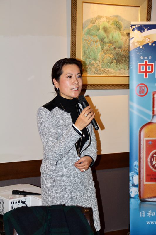 李岘代表美中作协发言。