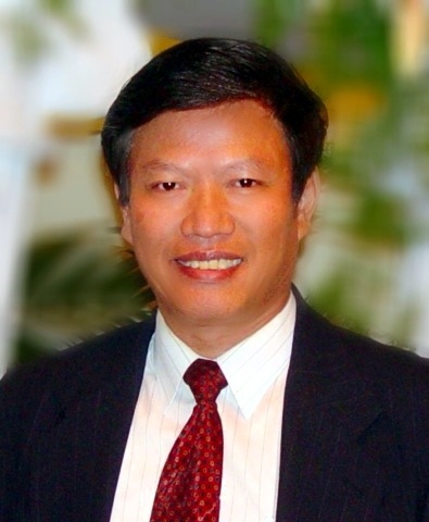 作者近照(德国记者里格摄)缩二.jpg
