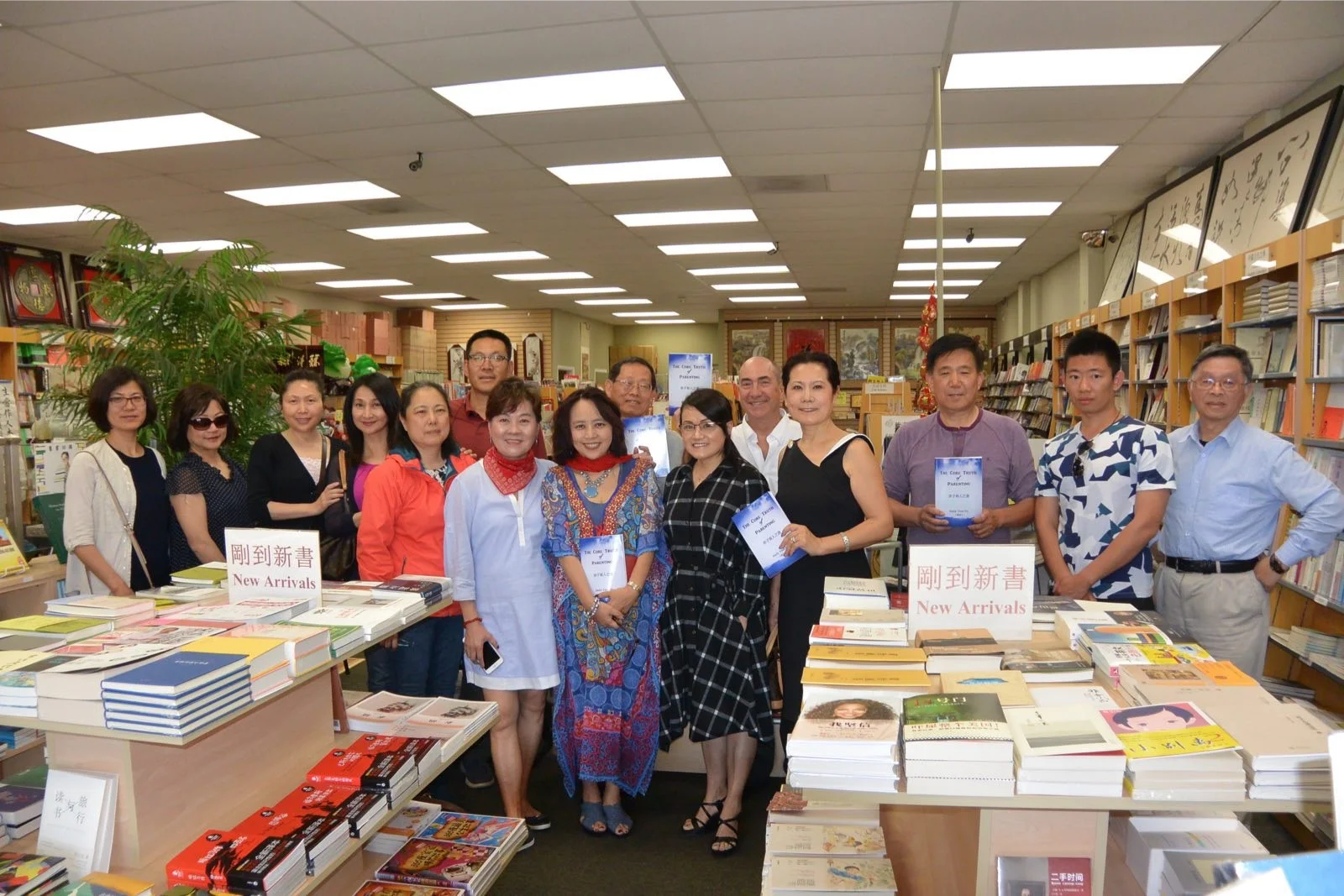 美中作协主办的亲子讲座暨售书活动在新华书店成功举办