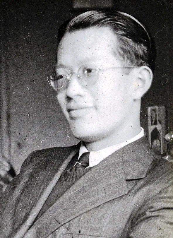 报告文学《致敬，为了遥远的记忆》