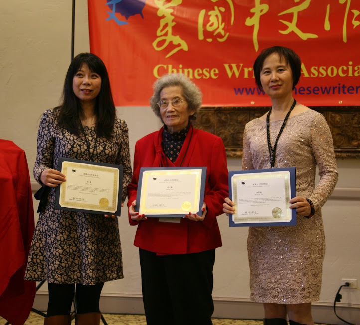 图左起,作协2018年新会员陆青、姚守懿、郭炆艳