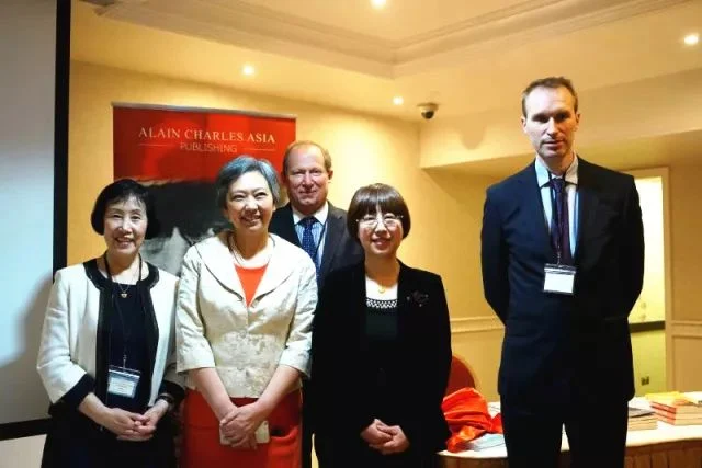 张雅文英文版首发照