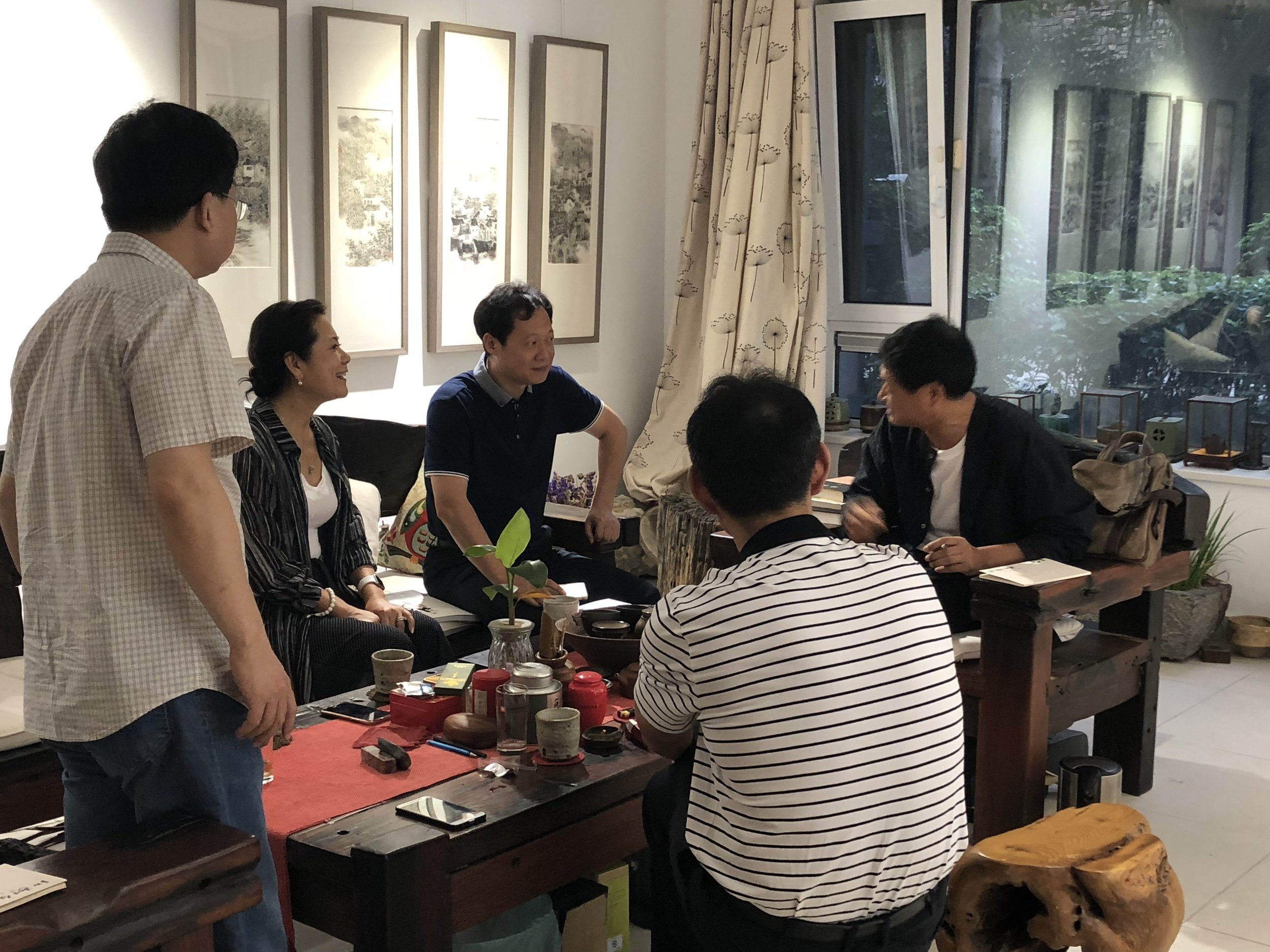 (图片:李岘(左二)与合肥市文艺界座谈)