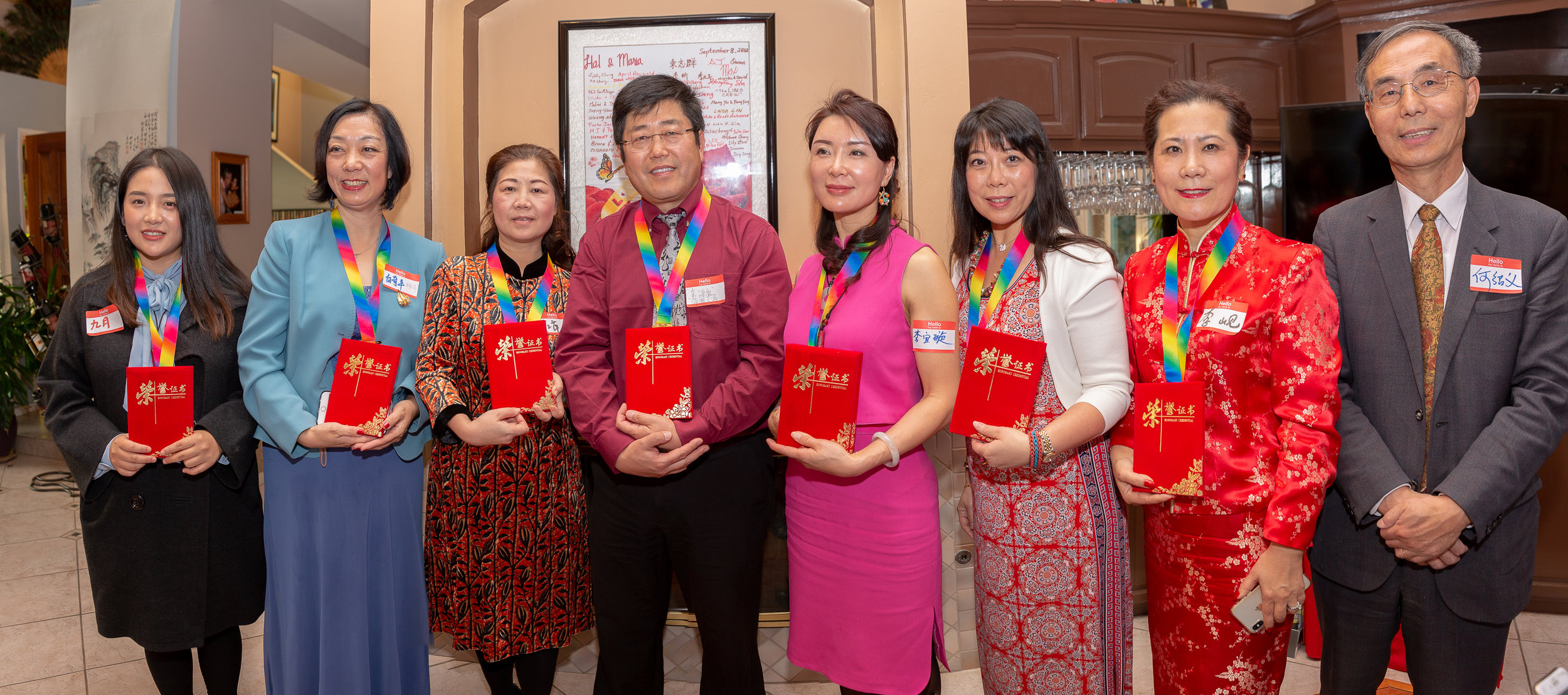 左起:作协副主席何绍义、主编木子、主播远方、璇子、浩瀚大海、崔萍、雅奇、九月