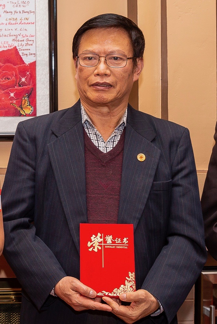 廖中强先生获得美国中文作家协会永久会员荣誉证书(摄于2019年1月26日)