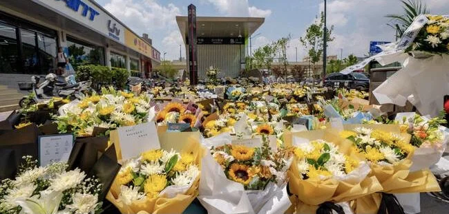 现代诗《花魂——2021720》