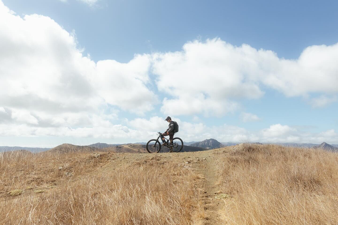Itching to be on the bike as much as possible these days

📷: @molly_haar 

#mtb #sanluisobispo