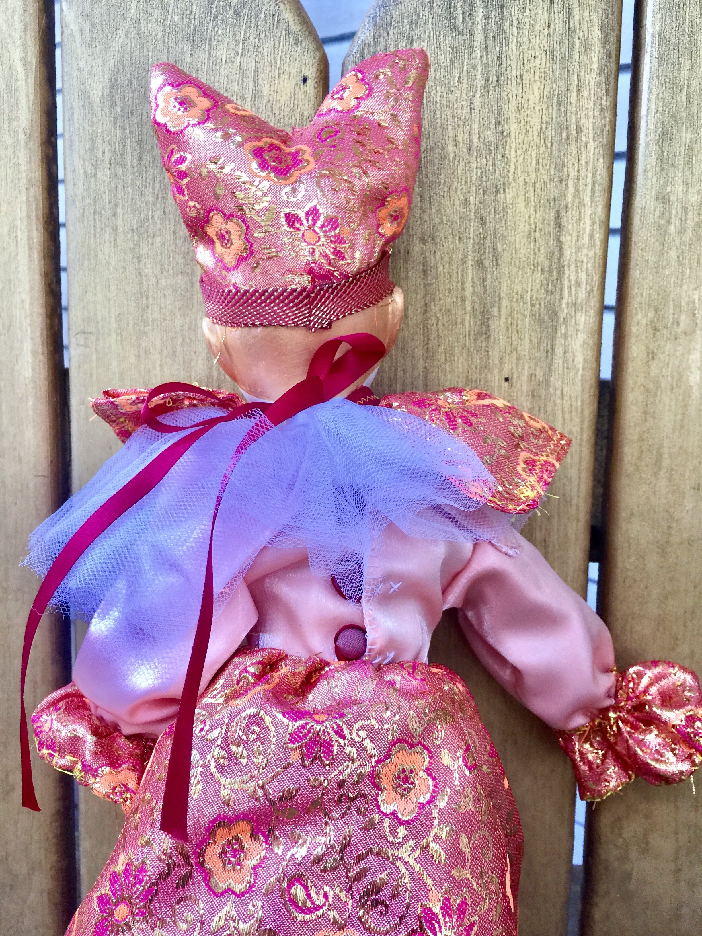 HARLEQUIN DOLL detail
