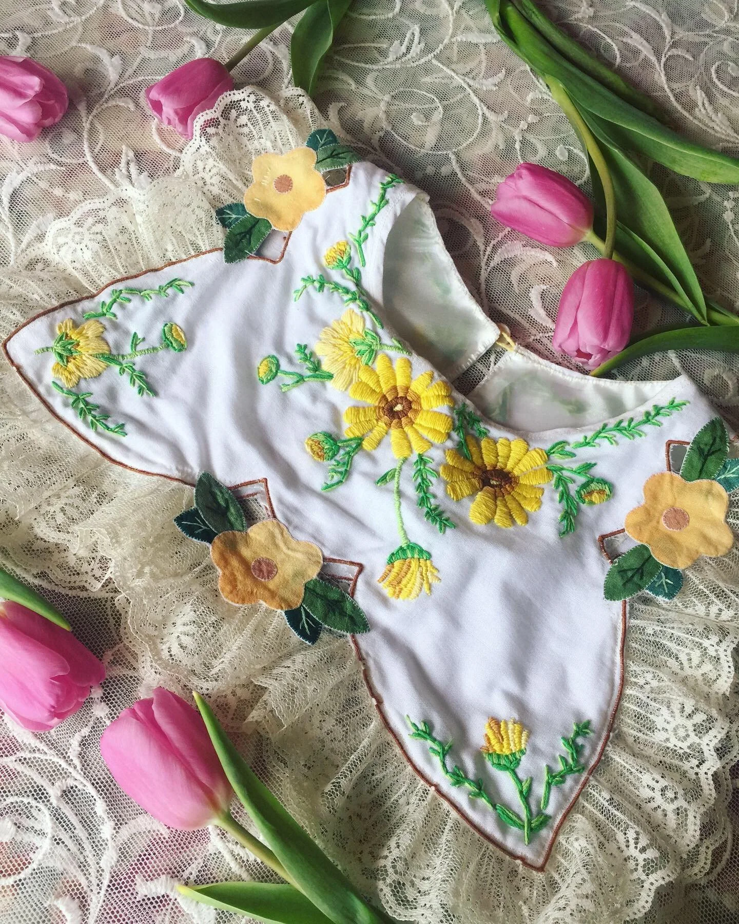 Embroidered Daisy Bib Collar