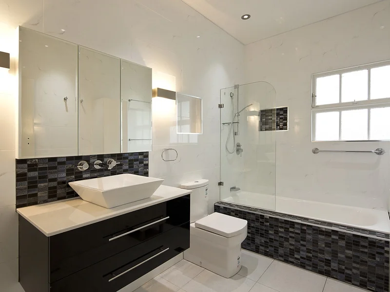 Brooks St, Bathroom.jpg