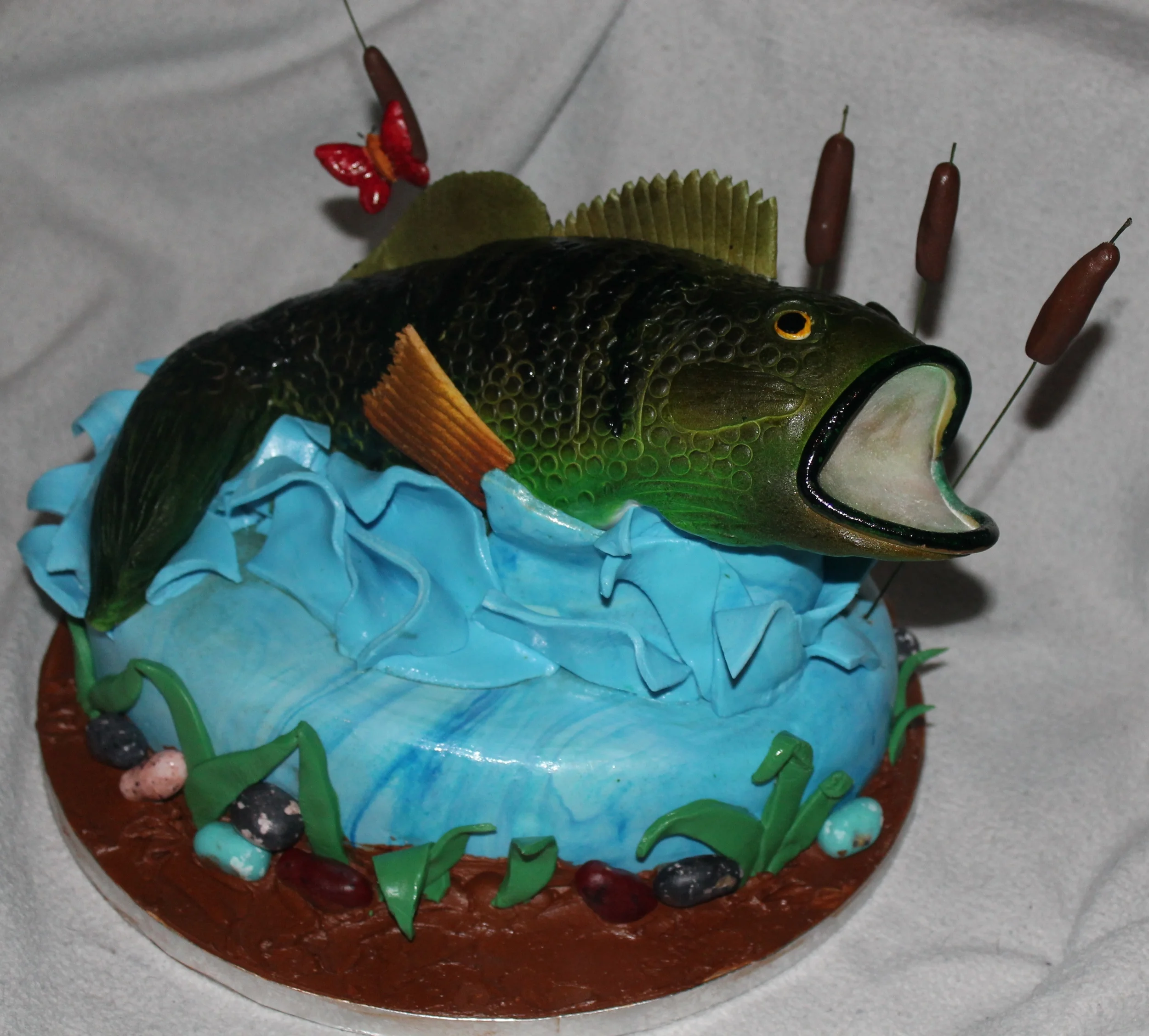 large mouth bass cake.JPG