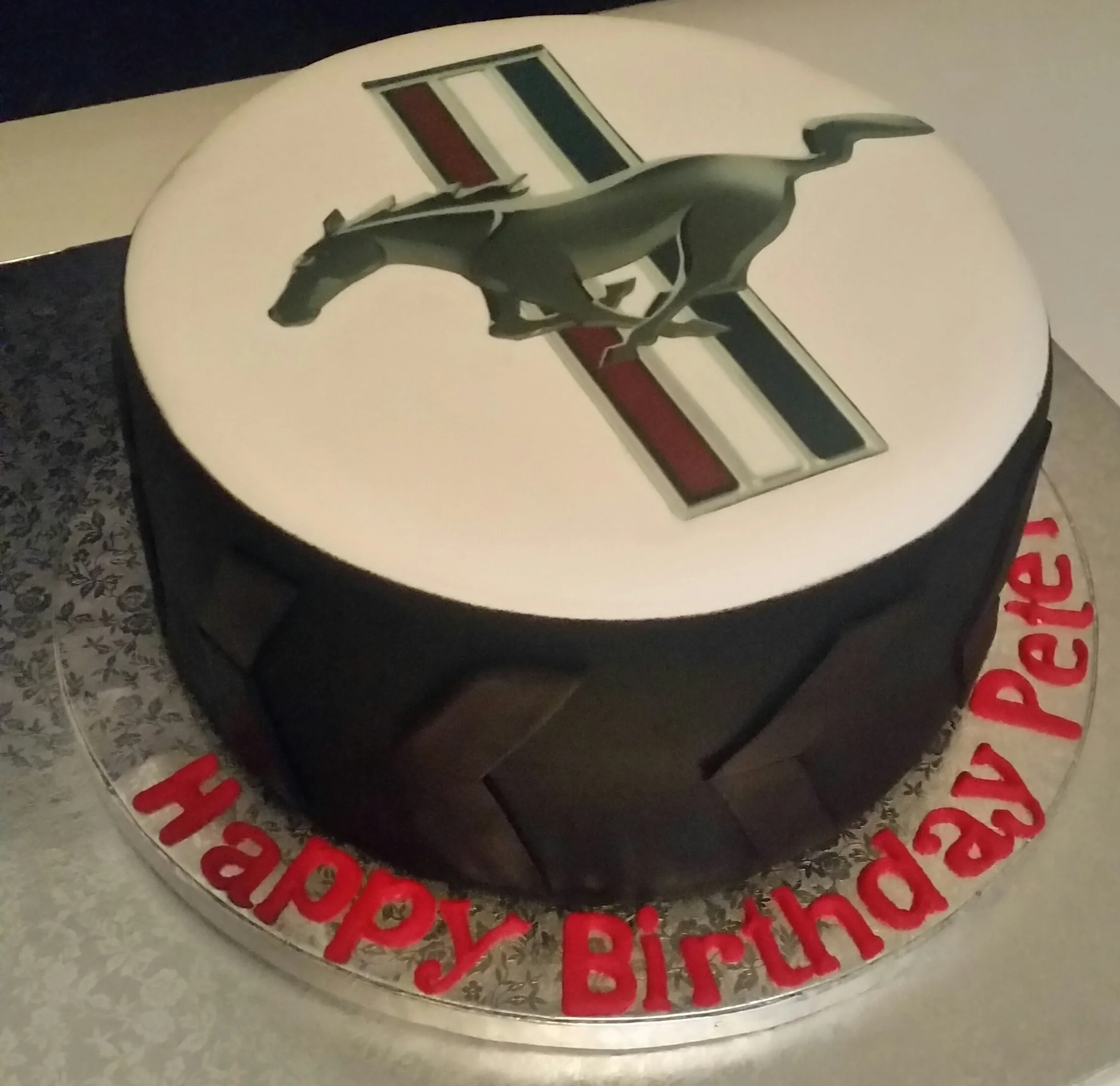 Mustang cake/ Tire