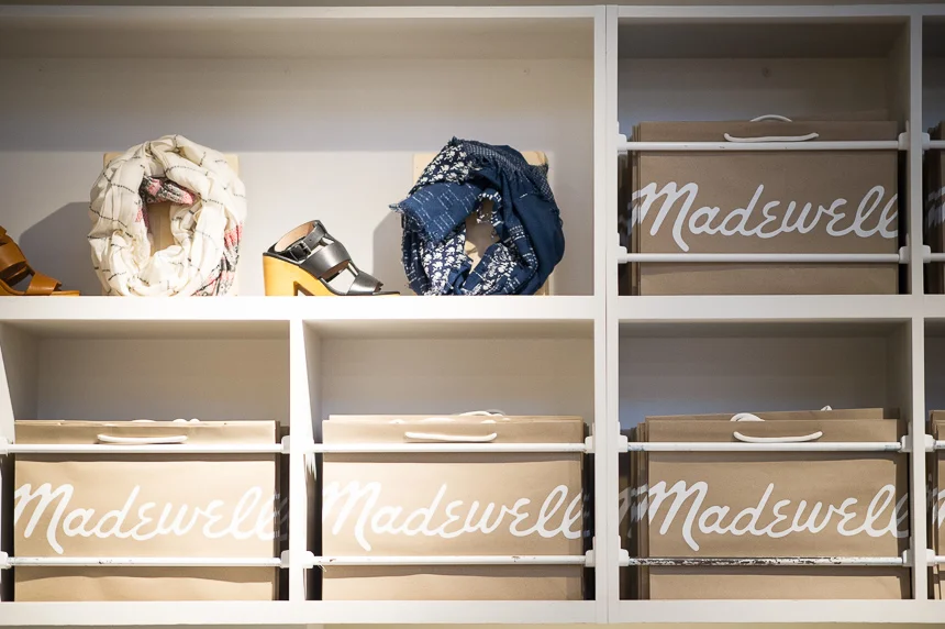 WE JOINED FORCES WITH THE MADEWELL ON RUSH STREET FOR A NIGHT OF SHOPPING AND NETWORKING. EVERYONE ENJOYED TAKING PHOTOS AT THE SMILEBOOTH WITH THE MOST ADORABLE PROPS FROM PARIS312. AND THERE WAS PROSECCO. WHAT MORE COULD WE ASK FOR?