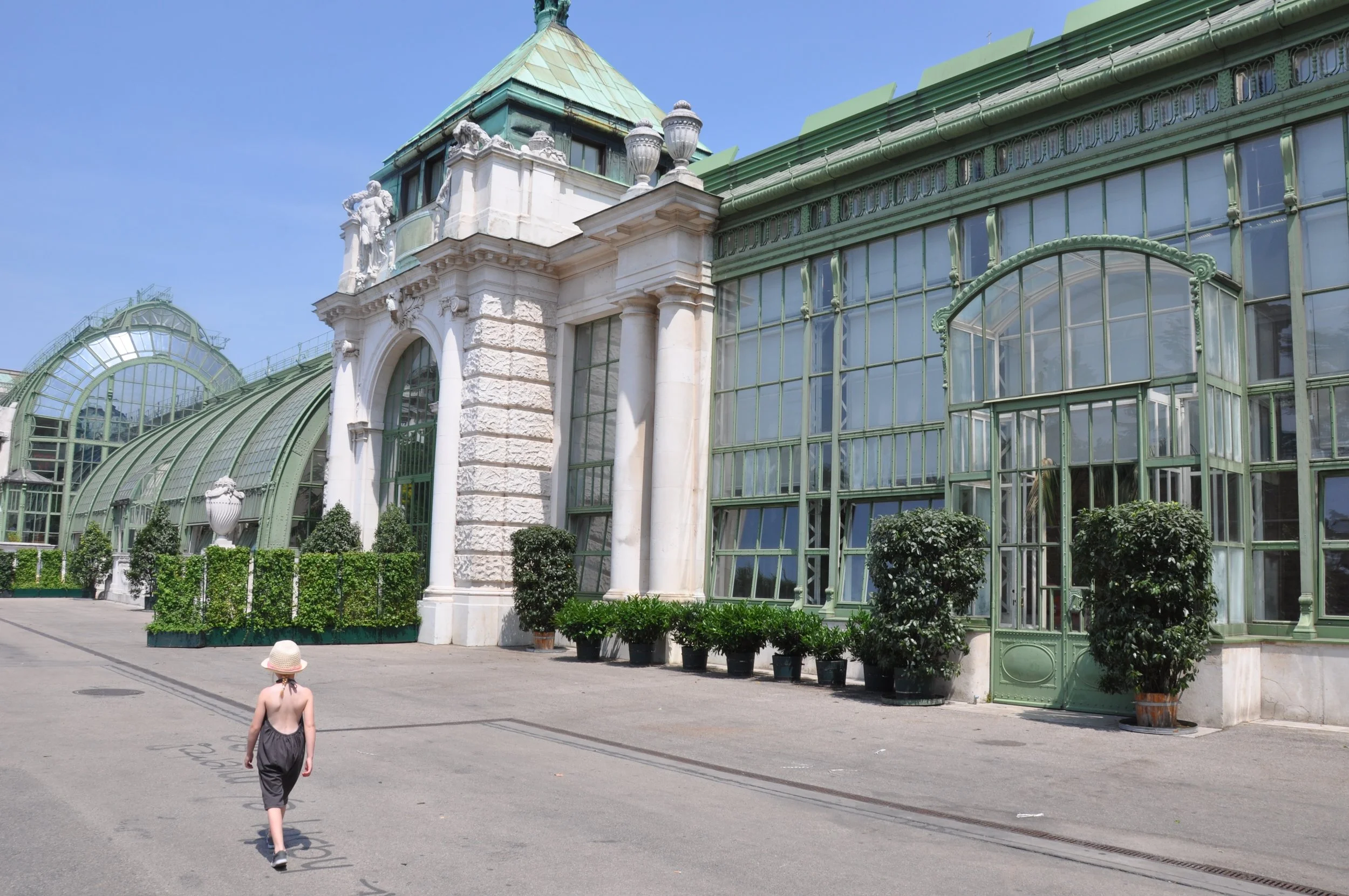 Hanging out at Palmenhaus so dad can take a standing weekly work check-in.