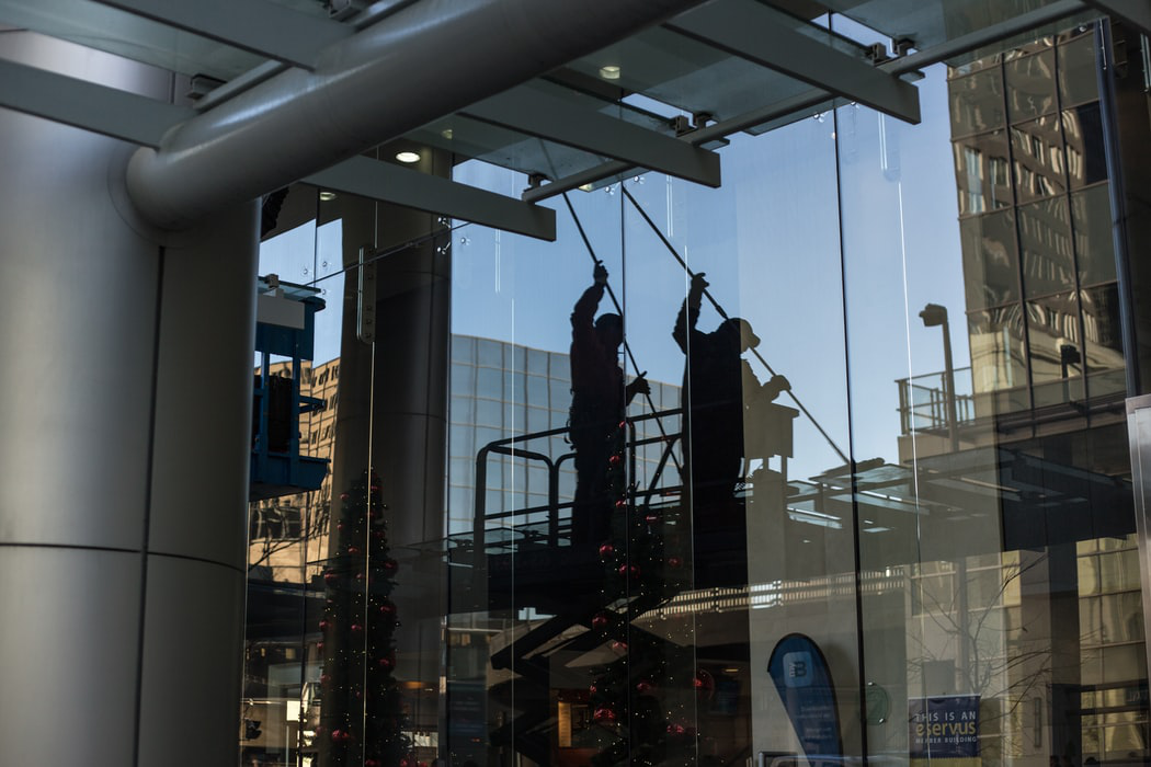 Hoping to Go DIY for Window Cleaning? Here’s why that’s a Bad Idea