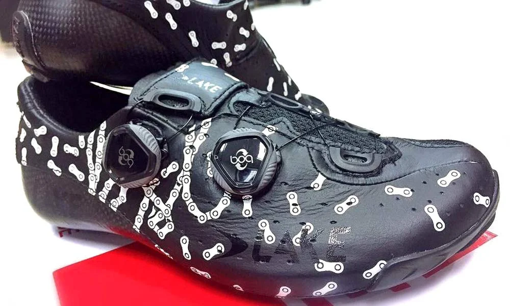 Lake-Custom-Program-cycling-shoes_custom-CX402_Black-with-chain-print.jpg