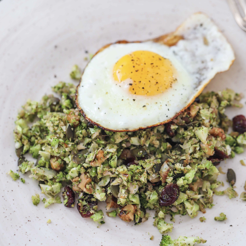 SUPERFOOD BREAKFAST WITH FRIED EGG