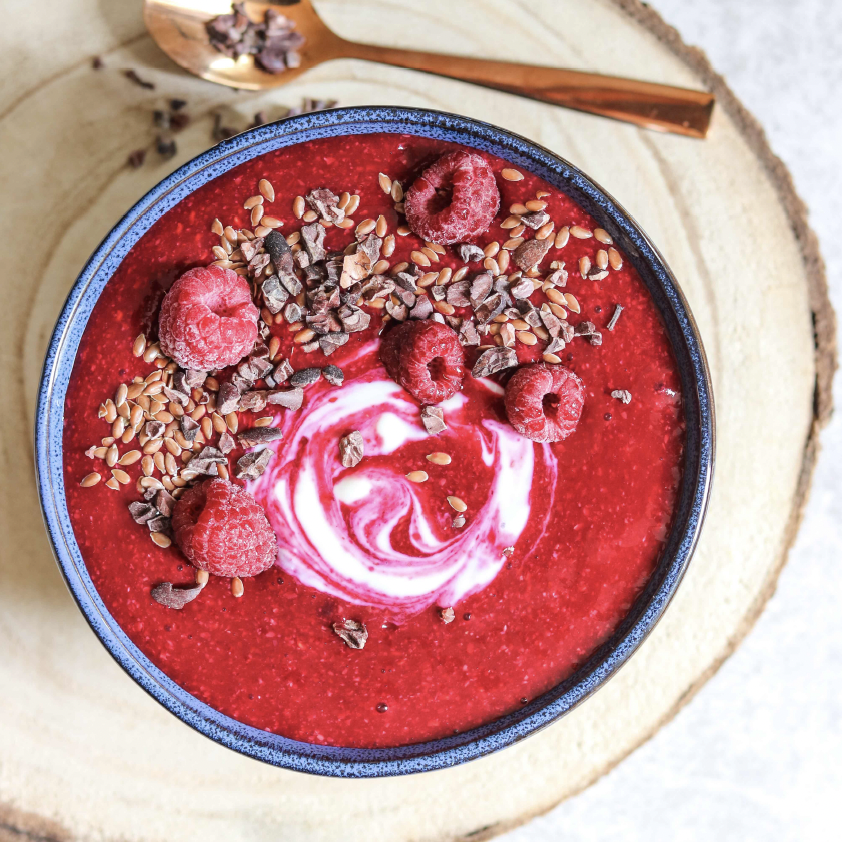 RASPBERRY AND FLAXSEEDS SMOOTHIE BOWL