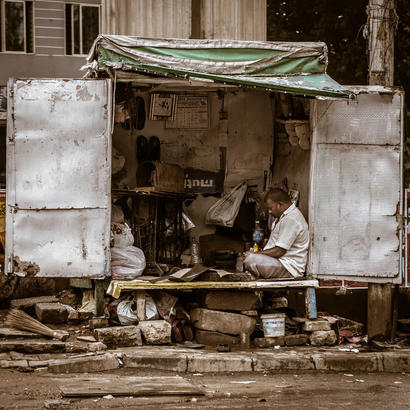Sunday_at_the_Shoe_Stall.jpg