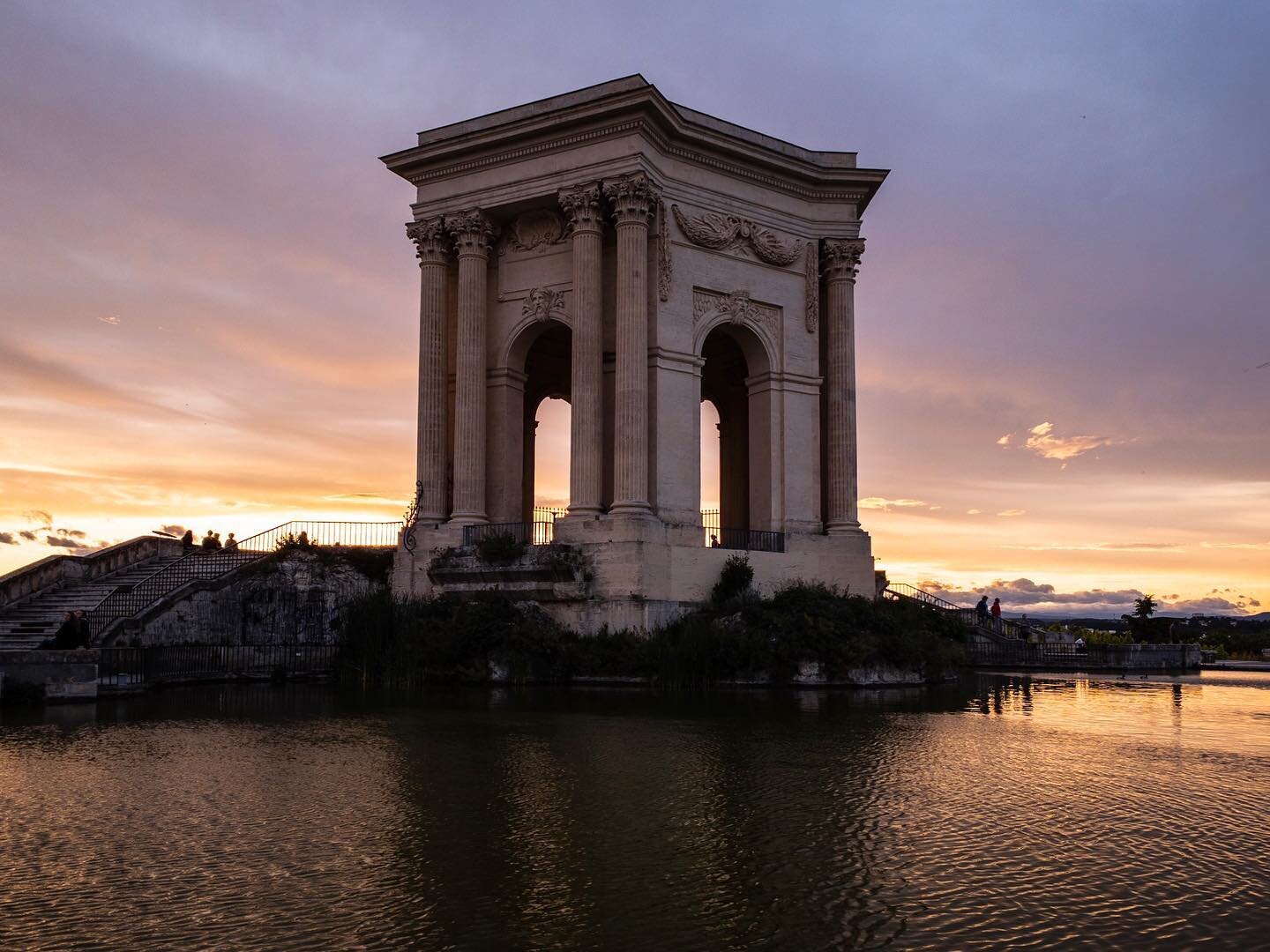 Sunset at Promenade du Peyrou in Montpellier #instadaily #artofvisuals #aov #expatlife #expatgenius #travelphotography #france #montpellier #travelgram #instamood #moodygrams #europe #agameoftones #ruins #travel #nofilter