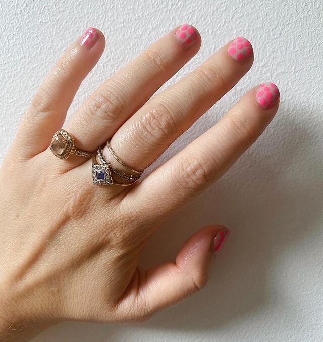 Quick nail art using @mybeautybrand By-Me by @mariannewman Pink Putty 704 for the base. I then applied Fluoro Pink 705 using the end of a makeup brush (a kirby grip would have been better). The polishes are so easy to paint with. Finished the look wi