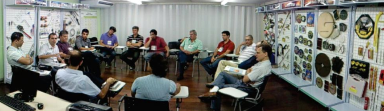      

 
    O G8 e o varejo desenvolvendo o setor de material de construção   A cadeia de agentes de distribuição G8 atende mais de 40000 varejistas por mês. Mesmo considerando o fato de cada distribuidora trabalhar individualmente com seus clientes