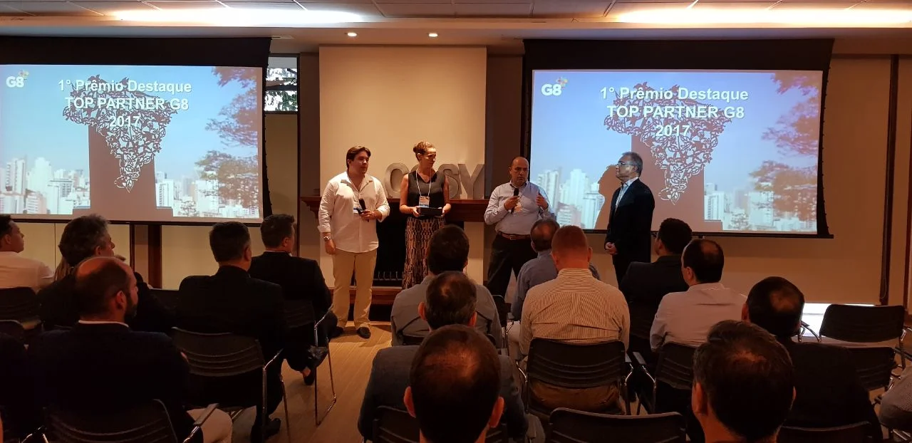 G8 se reúne com a indústria para comemoração de fim de ano