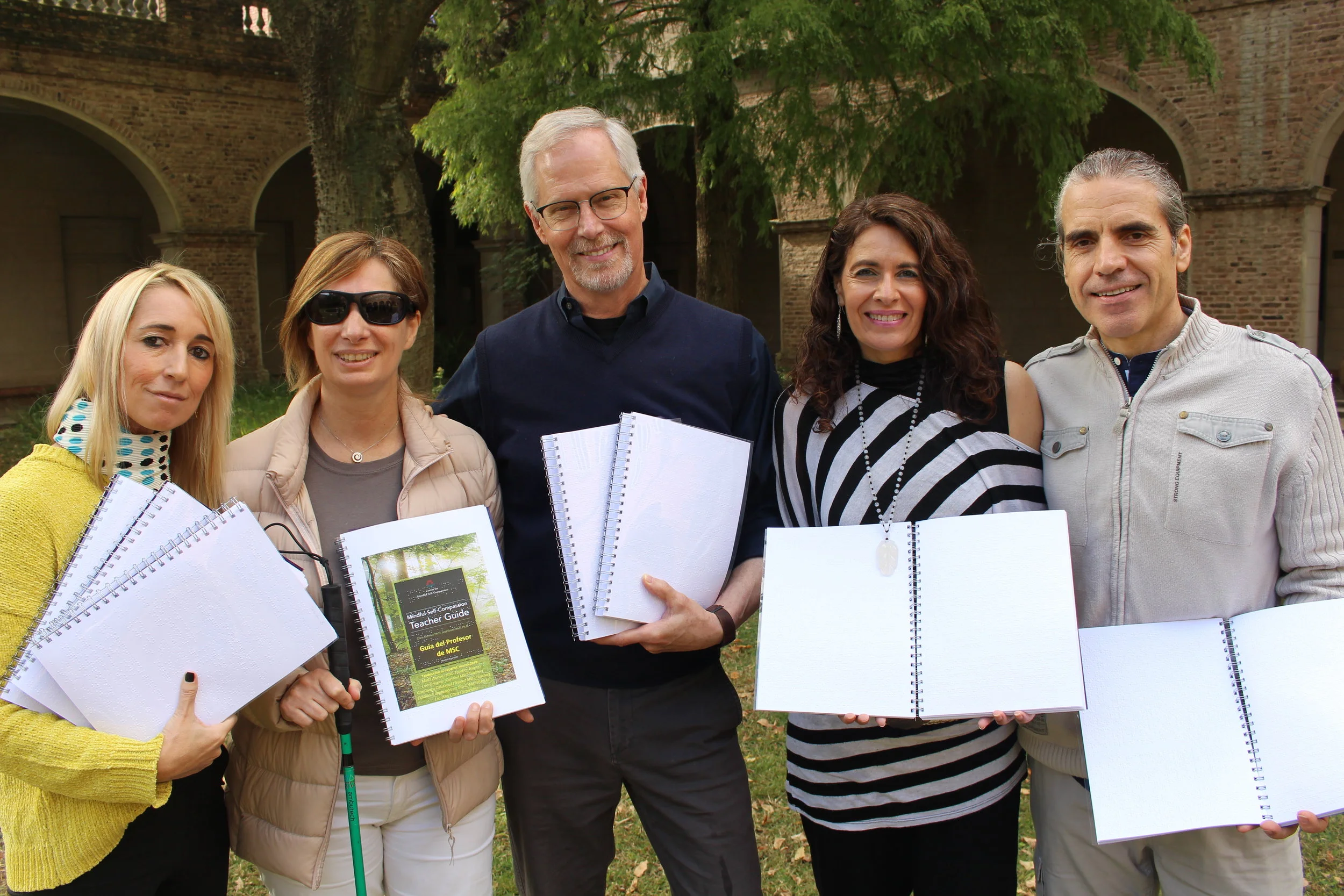 Primera versión en Braille de la Guía para Teachers de MSC con la Dr.a Mónica Santagata, M. de la Fuente, C. Germer, M. Alonso, L. Gregoris,
