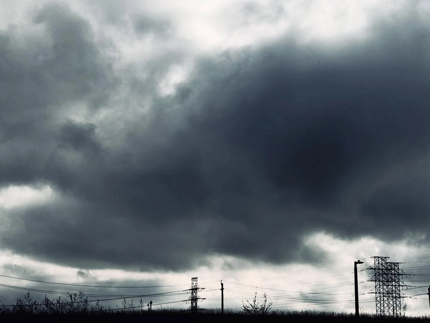 I love how what you hear can change what you see. 
That what you see can change what you hear.
And that it can all change the way you feel.

Just driving, listening, and look&rsquo;in around. 🩵