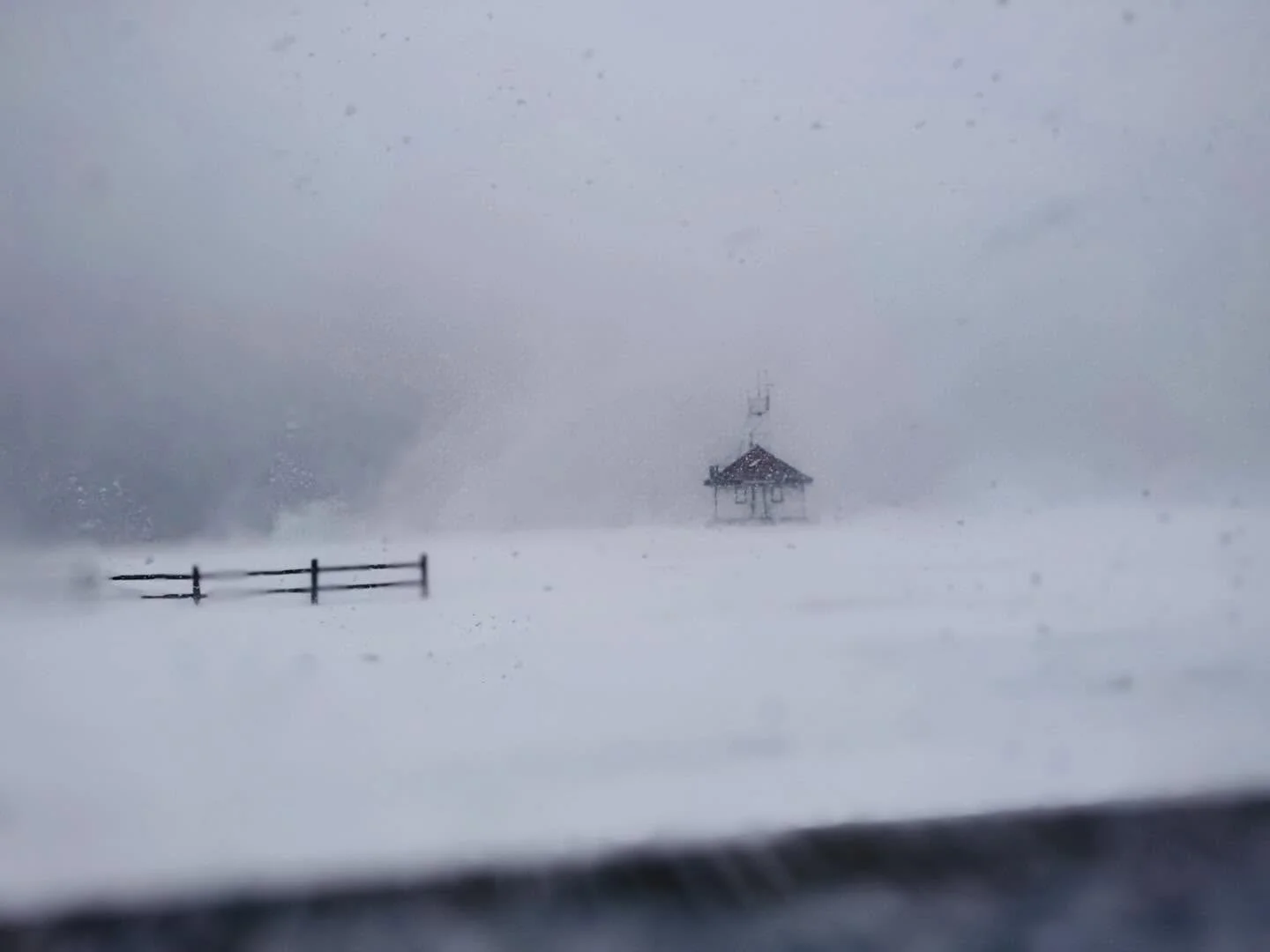 RBT : MY VIEW 🥶

#winterstorm #thetorontobeach #letitsnow #leutylifeguardstation #rbtmyview
