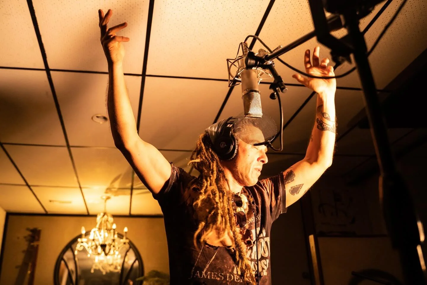 A picture&rsquo;s worth a thousand words &hellip; 💙

Marshall&rsquo;s new single &ldquo;Somebody Somewhere&rdquo; is about the photos we collect -  the ones that remind us who we were with and where we were in life. 

Marshall told the story behind 