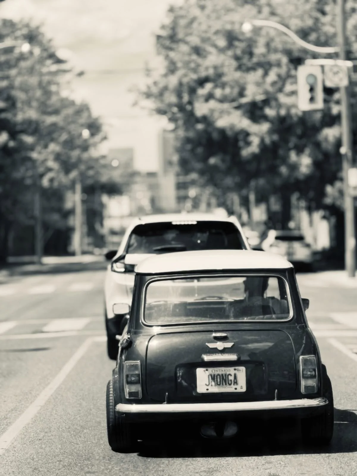 out&amp;about
MY VIEW 🇬🇧&hearts;️

#austinmini #uk #babyyoucandrivemycar #beatles #rubbersoul