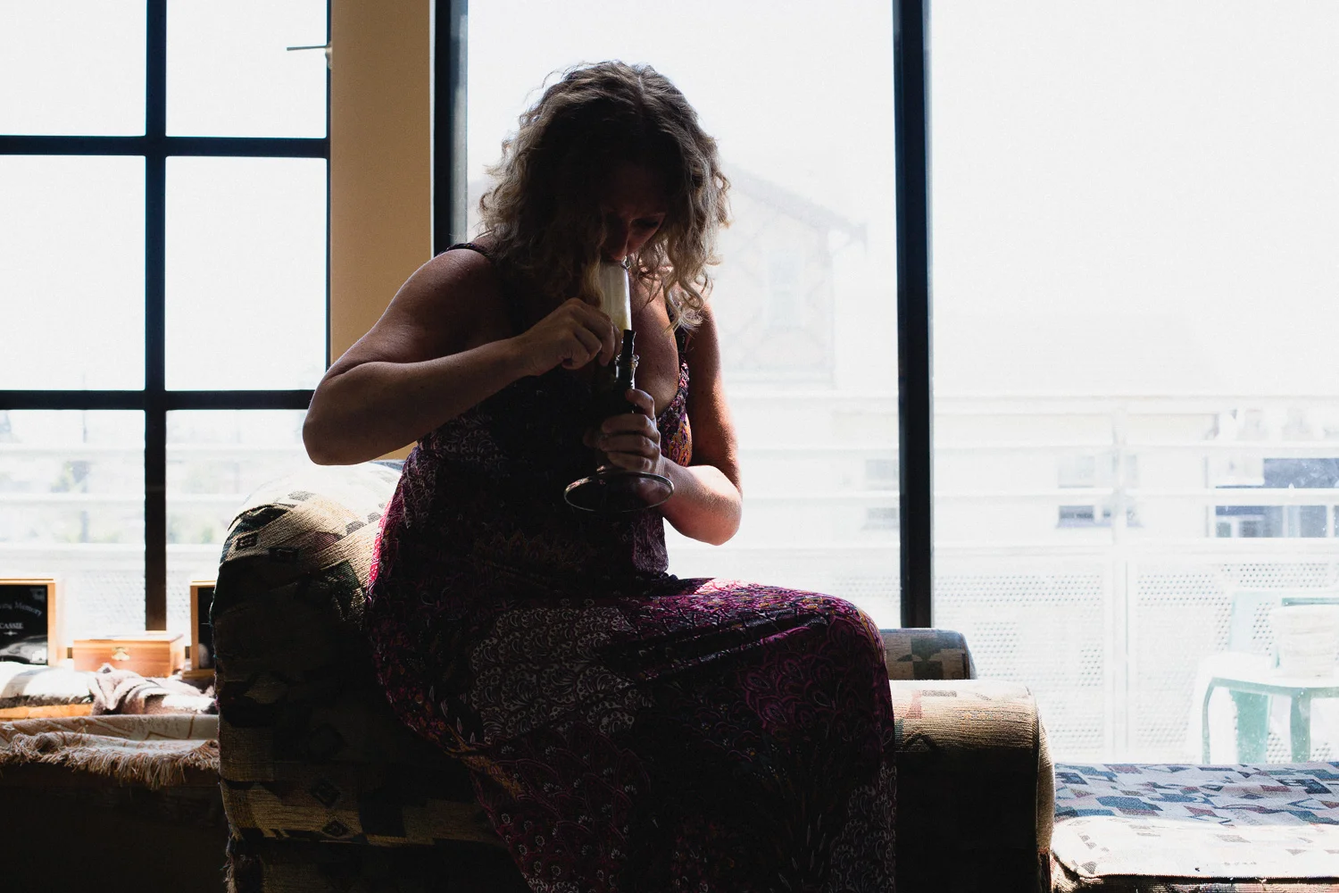 Amanda uses cannabis on a daily basis. She needs it to lower the pain she has in her feet from artritis. 