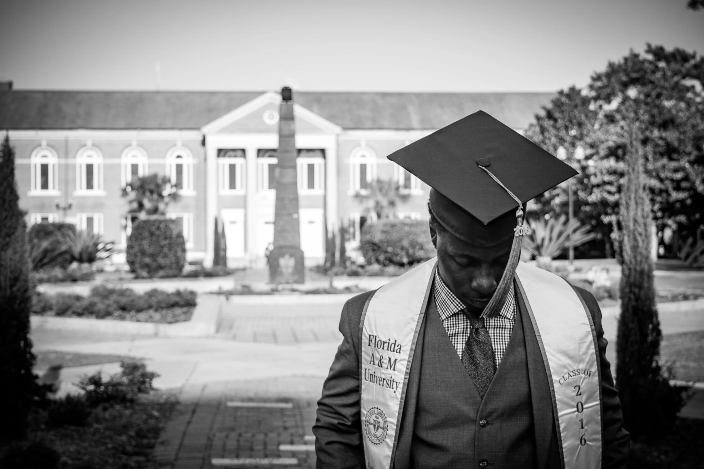 Photographer's Guide:  Graduate Session Dos and Don'ts