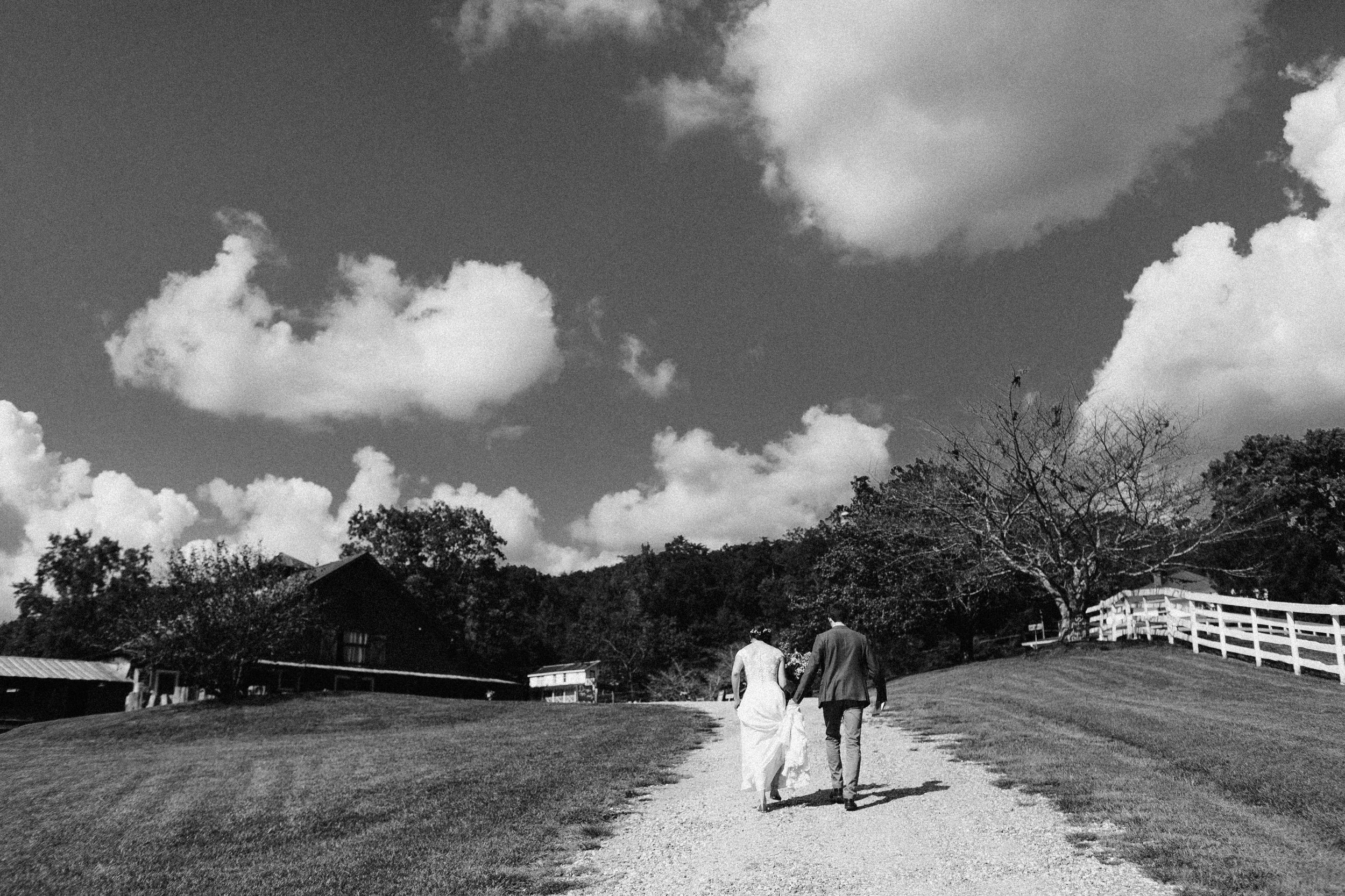 cleveland_georgia_mountain_laurel_farm_natural_classic_timeless_documentary_candid_wedding_emotional_photojournalism_river_west_1398.jpg