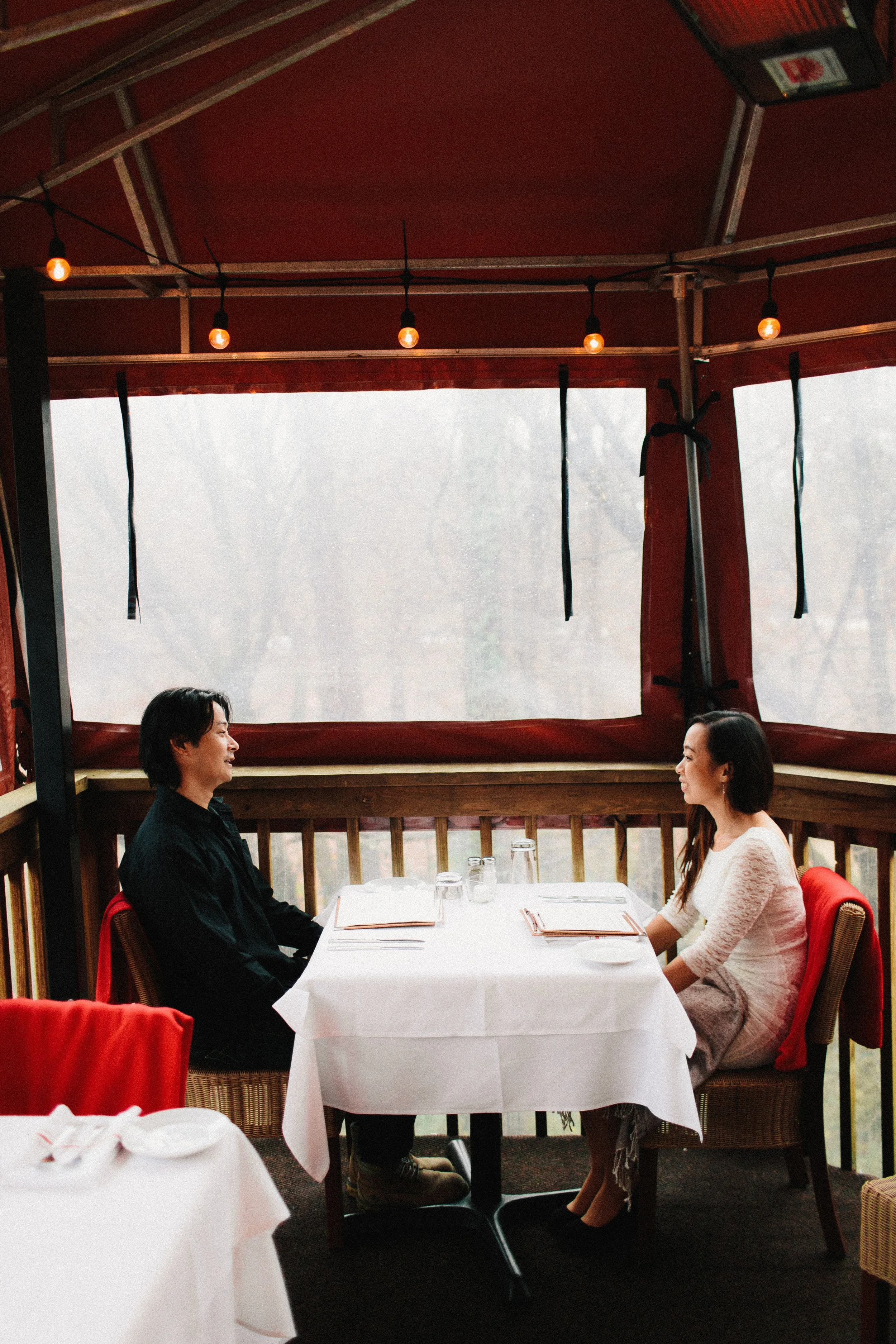 atlanta_gloomy_day_rainy_engagement_couple_lifestyle_fun_playful_artistic_georgia_photographer_2190.jpg