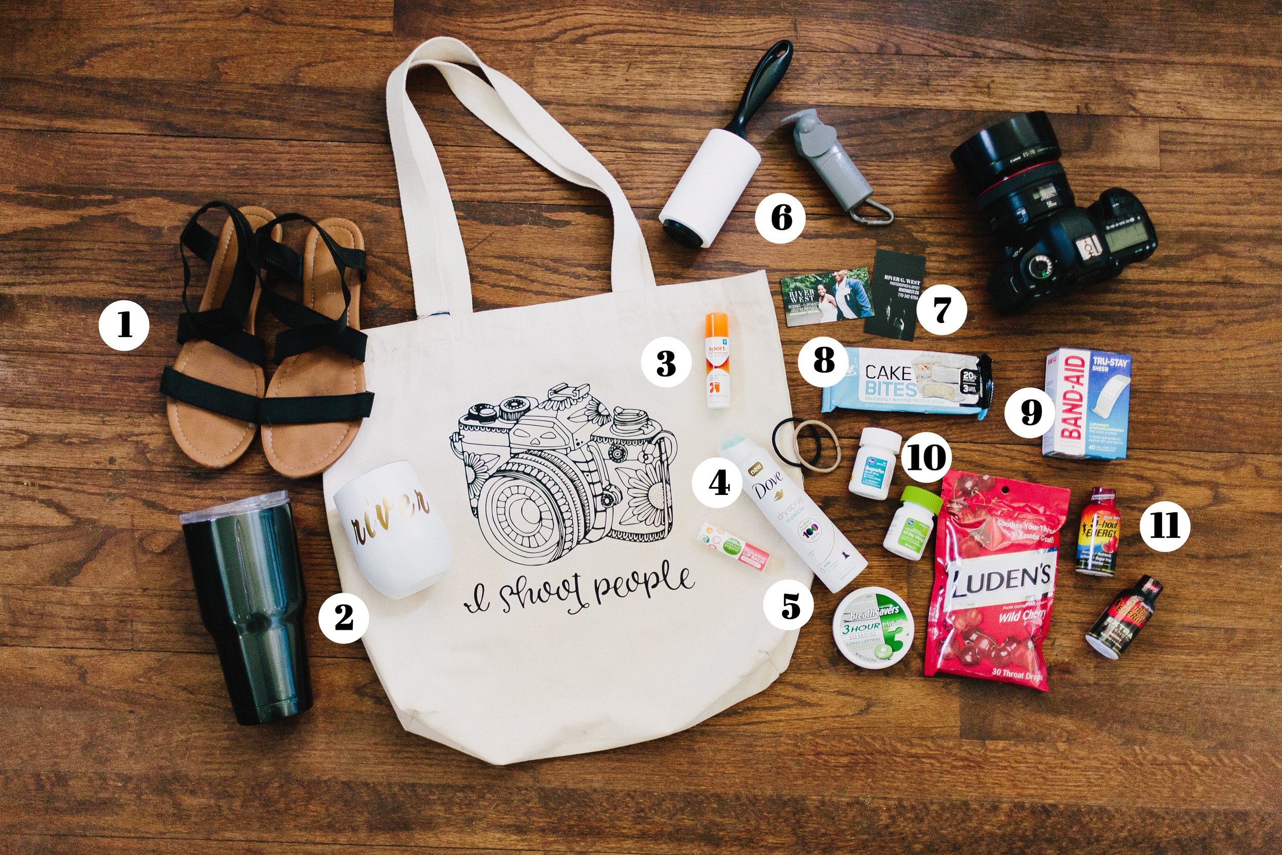 11-things-wedding-photographers-need-in-their-bag