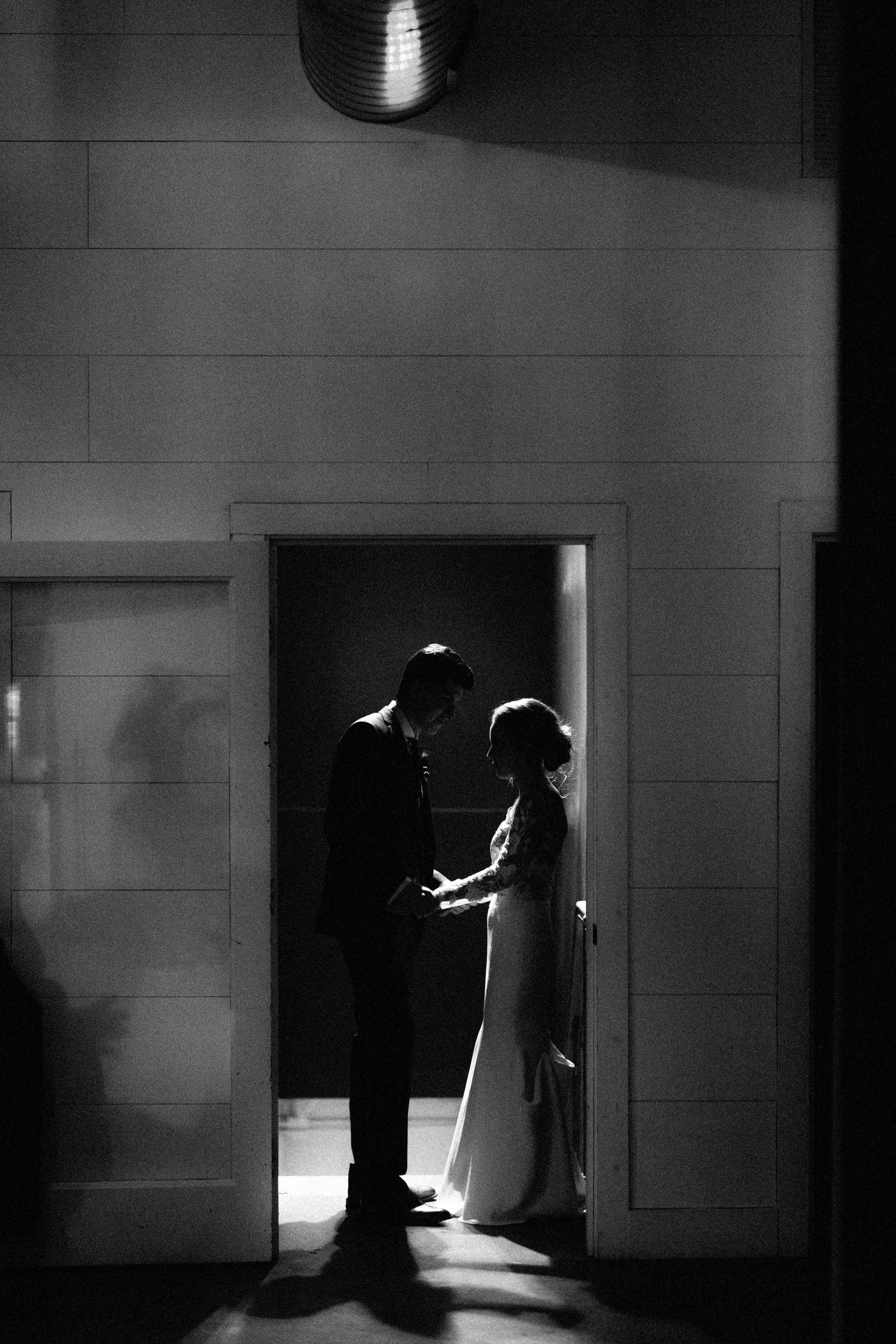 downtown_upstairs_atlanta_wedding_photographer_georgia_urban_elegant_blue_suit_grant_park_3043.jpg