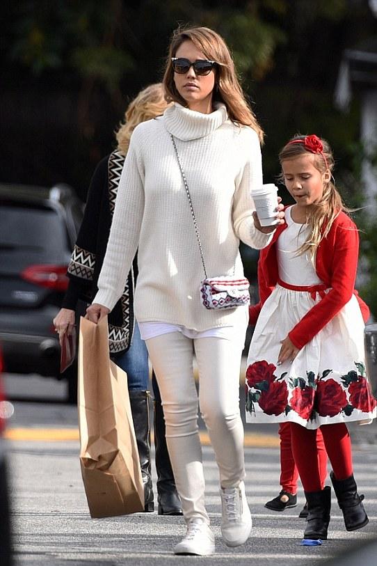 Jessica Alba made some last minute runs in Vans Leather Old Skool Zip Sneakers in True White/Gold.