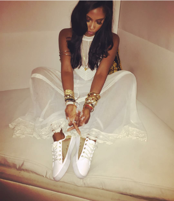 Sevyn Streeter kept it pretty darn angelic in a long lace number and a fresh pair of white and brown leather sneaks. Gorge.