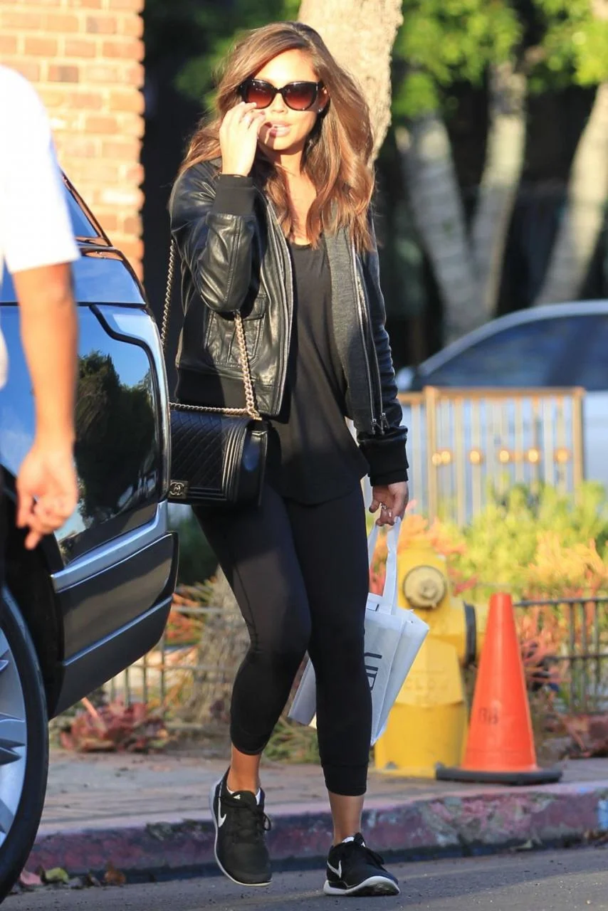 Vanessa Lachey (formerlly Minnillo) kept it cute and casual in a leather jacket, a coveted Chanel Boy Bag, and a pair of the Nike Free 4.0.