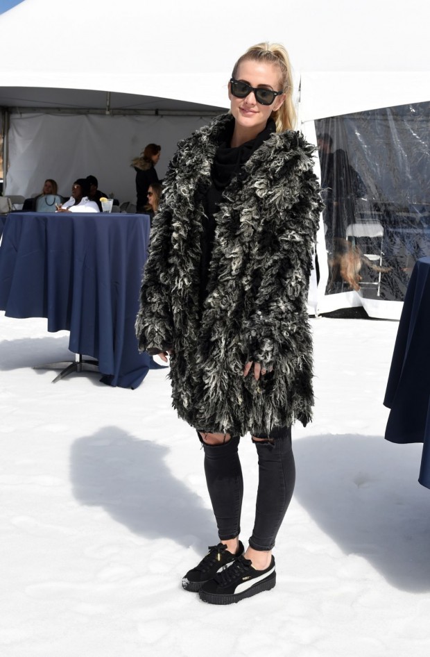 More from Puma as Ashlee Simpson paired an epic coat and skinnies with her FENTY x Puma Creepers at the Ski & Smile Challenge in Utah over the weekend.